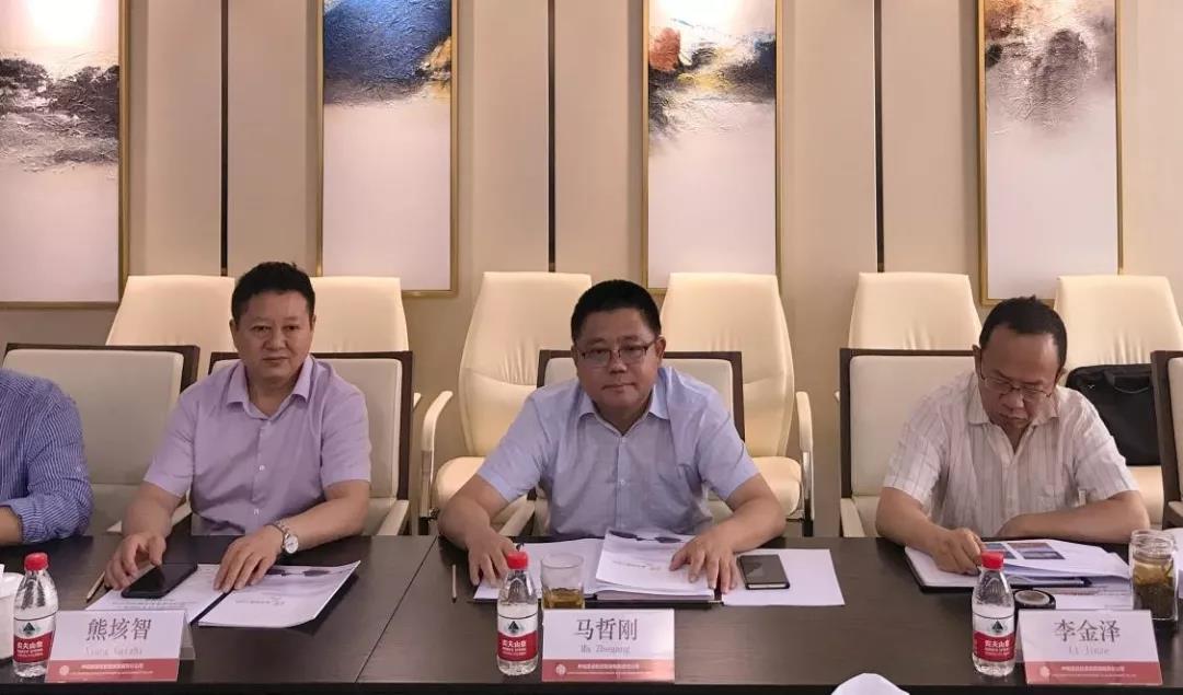 熊垓智秘书长、马哲刚董事长认真听取项目有关情况介绍